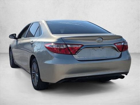 Used 2017 Toyota Camry SE image 4