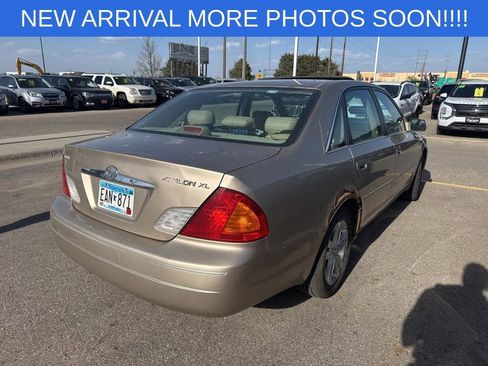 Used 2001 Toyota Avalon XLS FWD image 6