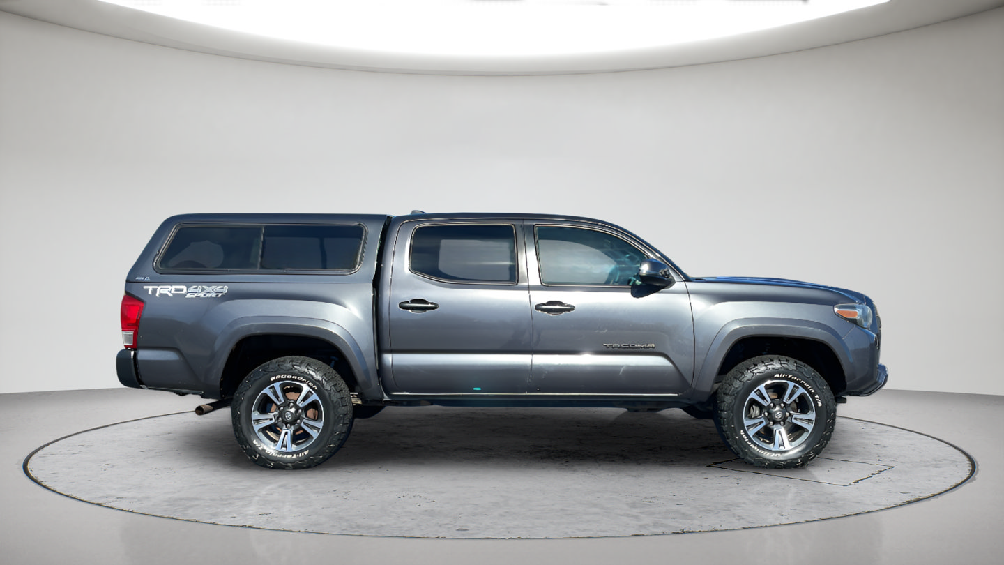 Certified 2017 Toyota Tacoma TRD Sport w/ Tow Package AWD/4WD image 4
