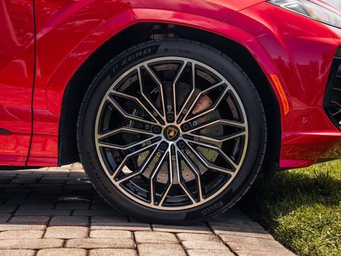 Used 2025 Lamborghini Urus Performante AWD/4WD image 14