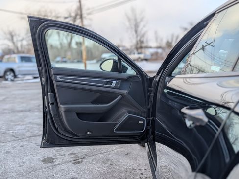 Used 2022 Porsche Panamera 4S image 45