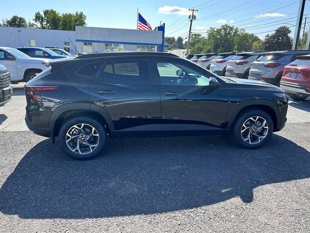 New 2026 Chevrolet Trax LT w/ Driver Confidence Package FWD image 7