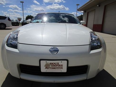 Used 2004 Nissan 350Z Touring RWD image 4