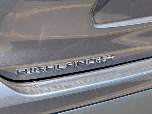 Used 2020 Toyota Highlander XLE FWD image 10