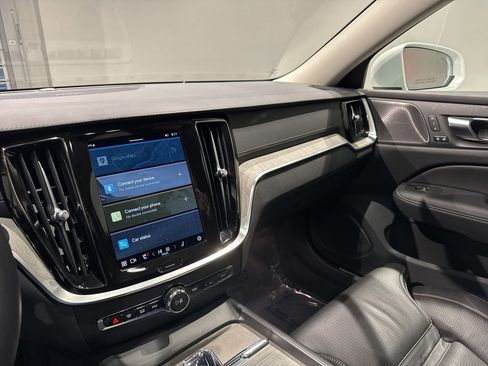 Used 2023 Volvo V60 B5 Cross Country Ultimate w/ Climate Package image 16