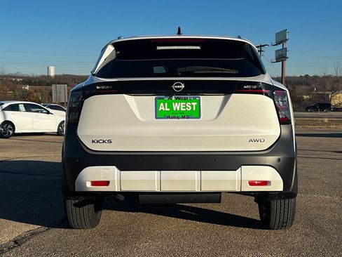 New 2026 Nissan Kicks SV w/ SV Premium Package image 6