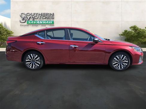 Used 2025 Nissan Altima 2.5 SV image 6