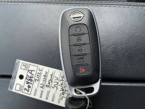 Certified 2025 Nissan Rogue SV FWD image 18