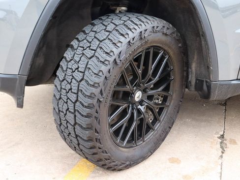 Used 2020 Jeep Grand Cherokee Laredo image 19