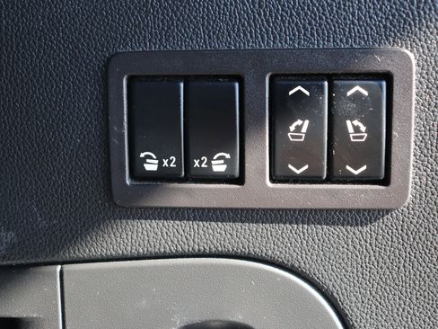 Used 2017 Cadillac Escalade Luxury AWD/4WD image 17