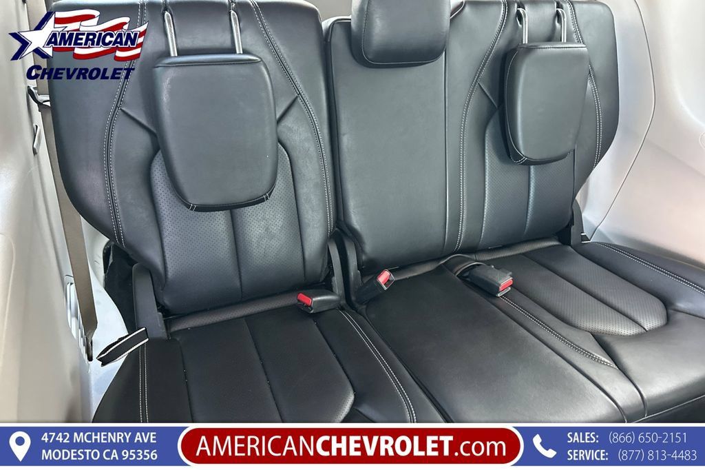Used 2023 Chrysler Pacifica Touring-L FWD image 19