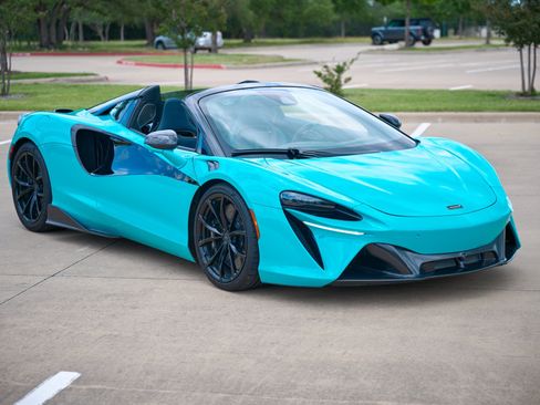 Used 2025 McLaren Artura Spider RWD image 96