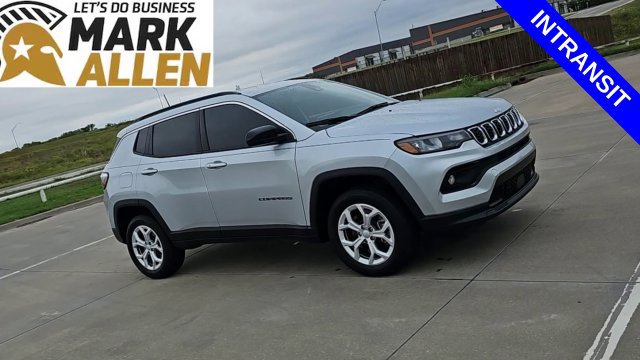 Used 2024 Jeep Compass Latitude AWD/4WD image 2