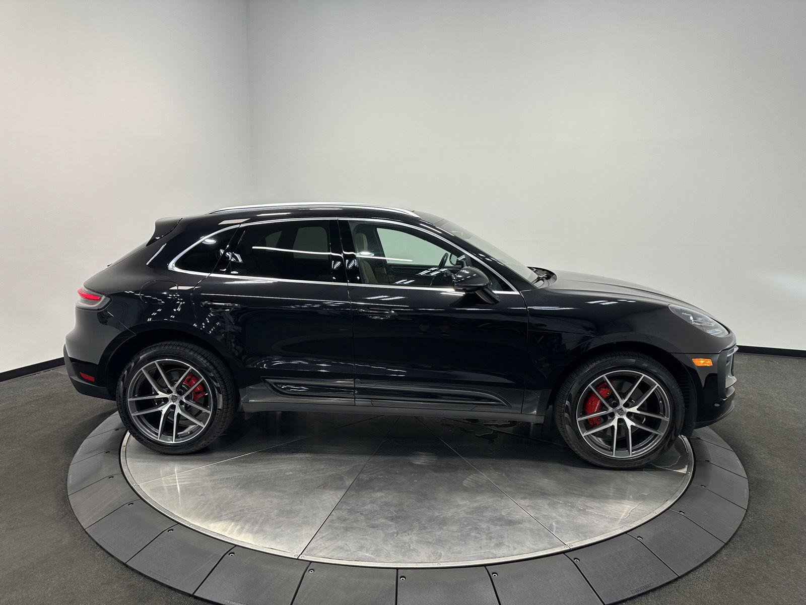 Used 2024 Porsche Macan S AWD/4WD image 8