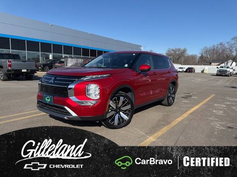 Used 2025 Mitsubishi Outlander SE image 1