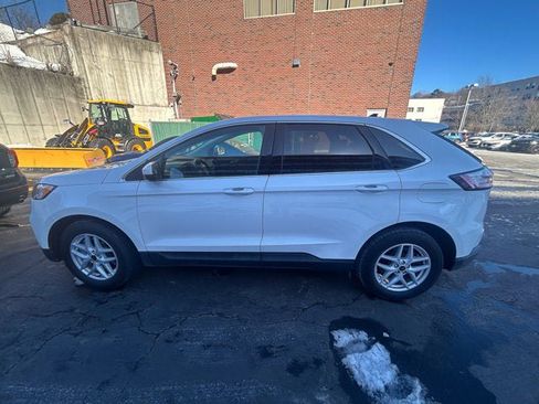 Used 2023 Ford Edge SEL w/ Convenience Package image 4