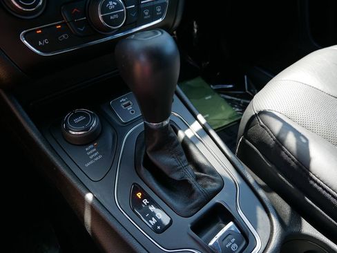 Used 2020 Jeep Cherokee High Altitude AWD/4WD image 22
