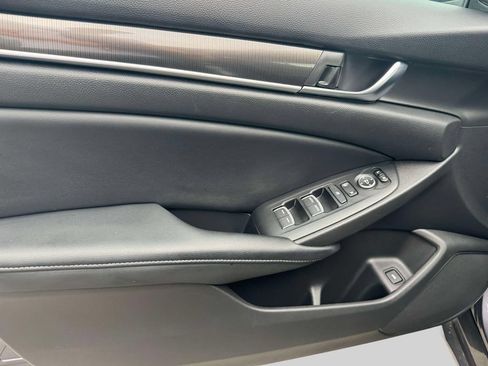 Used 2018 Honda Accord Sport image 14