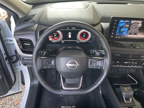 Used 2025 Nissan Rogue SL image 29