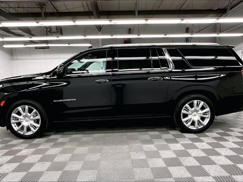 Used 2024 Chevrolet Suburban High Country AWD/4WD image 15
