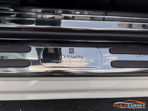Used 2017 Rolls-Royce Dawn RWD image 32