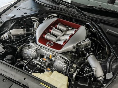 Used 2014 Nissan GT-R Premium AWD/4WD image 6