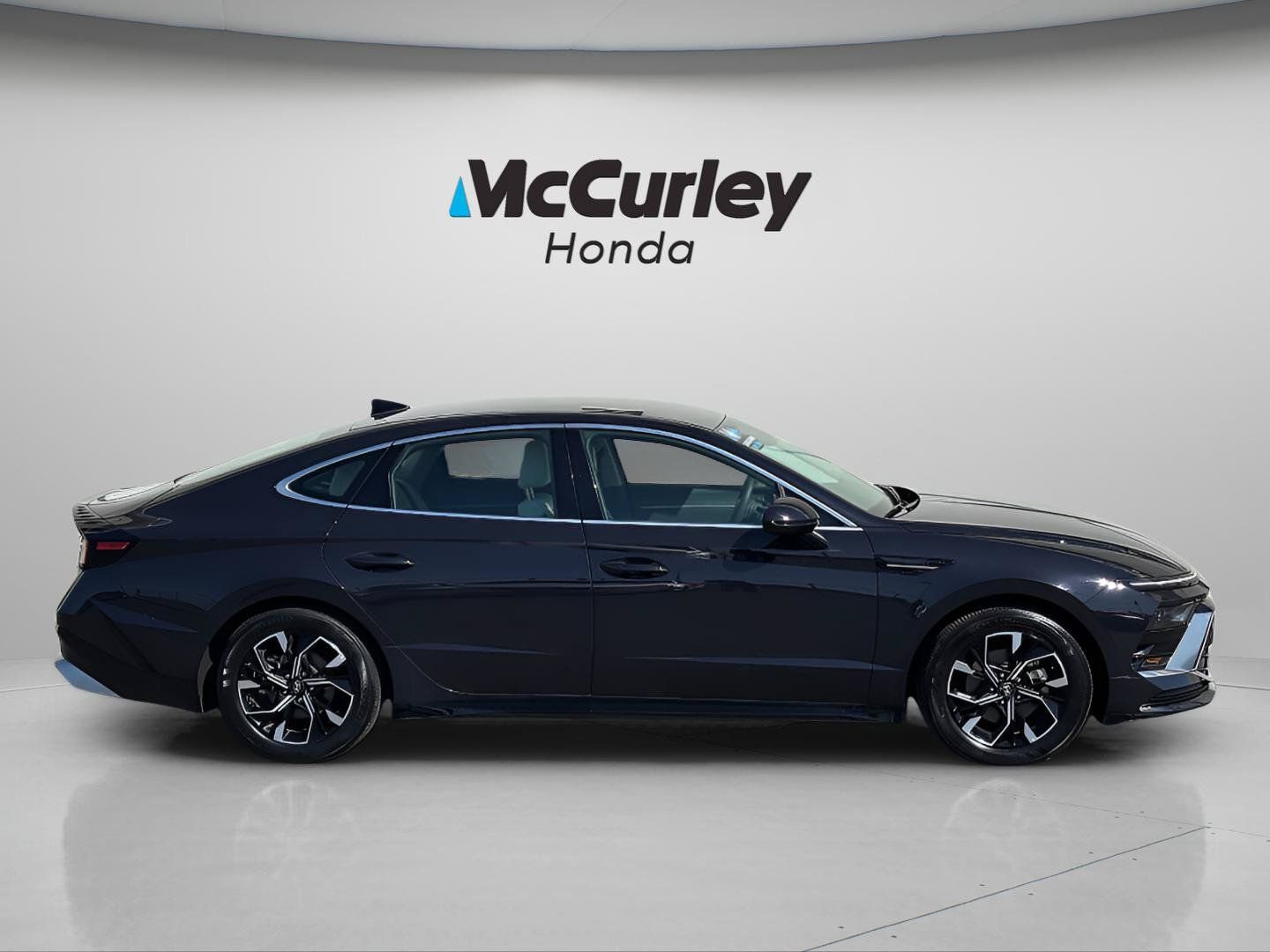 Used 2025 Hyundai Sonata SEL FWD image 2