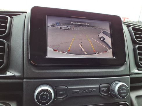 Used 2024 RAM ProMaster 2500 w/ Convenience Group image 4