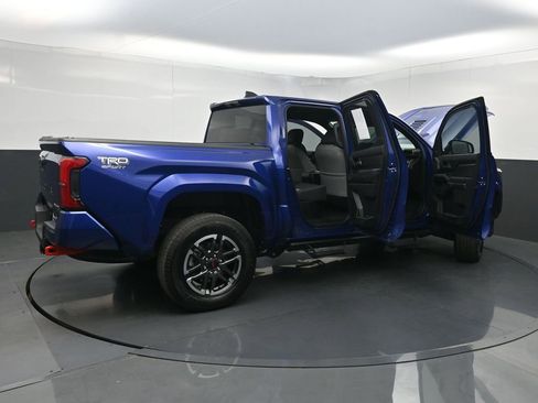 Used 2025 Toyota Tacoma TRD Sport AWD/4WD image 38
