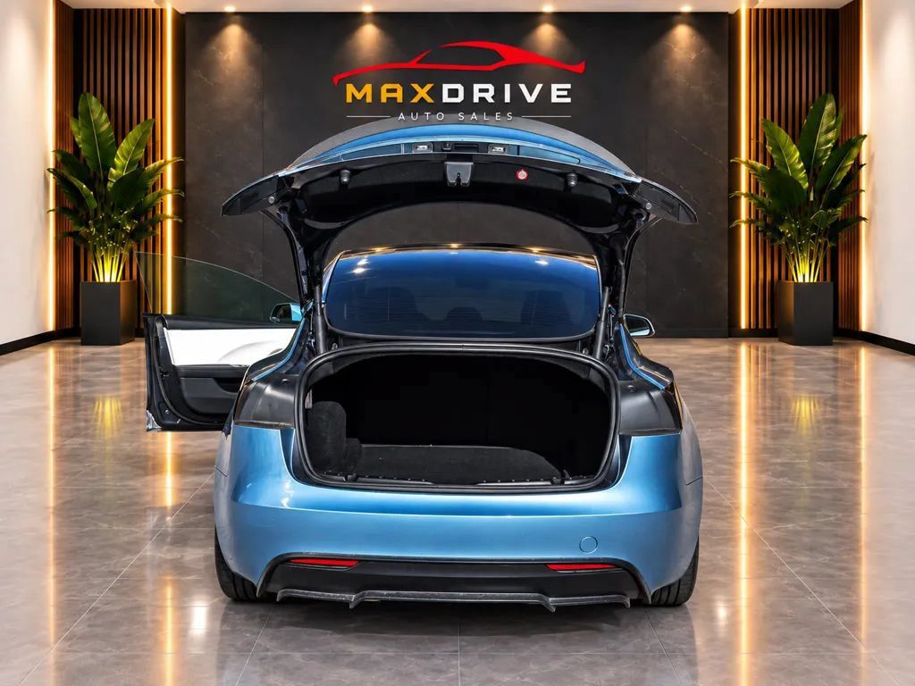 Used 2024 Tesla Model 3 Performance AWD/4WD image 9