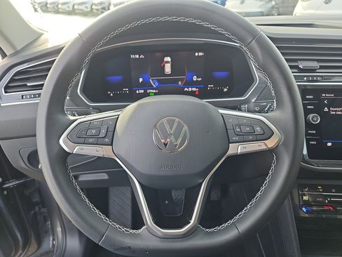 Certified 2023 Volkswagen Tiguan SE w/ Panoramic Sunroof Package image 19