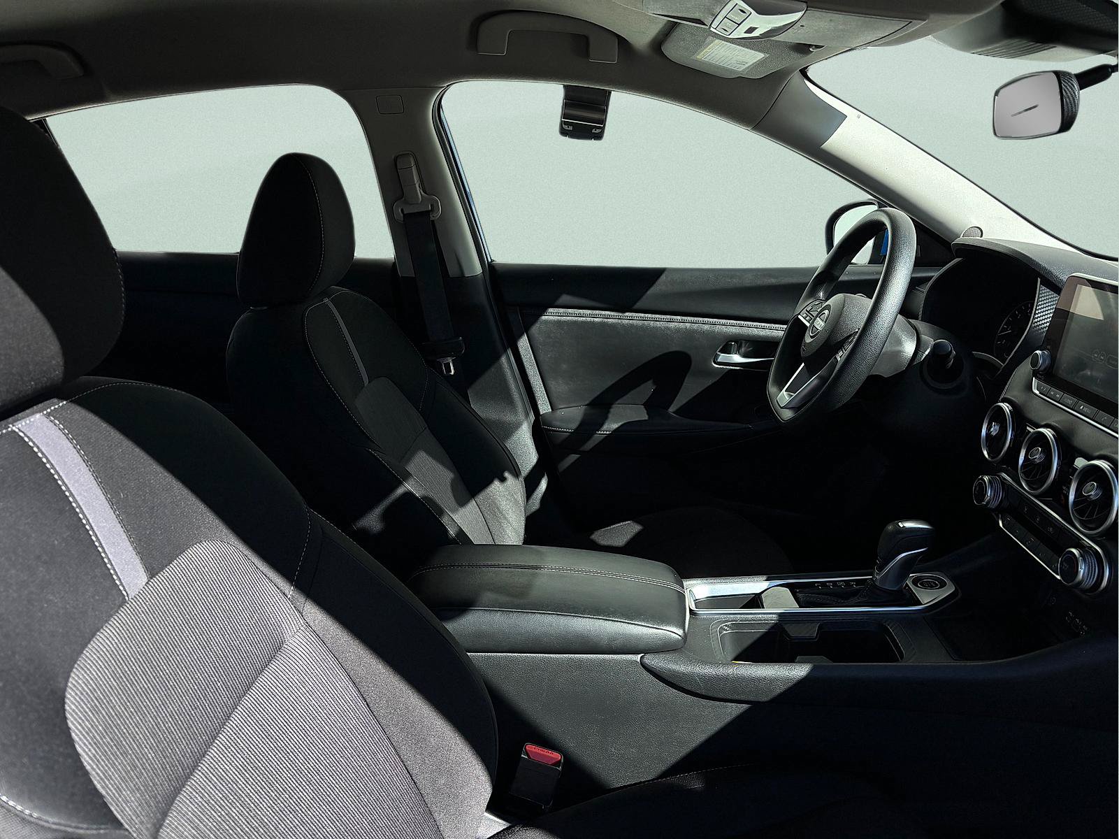Used 2025 Nissan Sentra SV FWD image 32