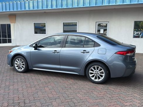 Used 2020 Toyota Corolla LE image 3