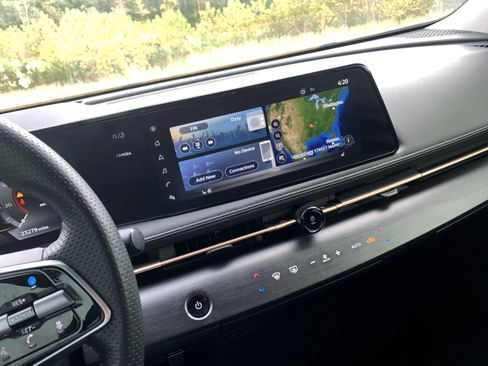 Used 2023 Nissan Ariya AWD image 12