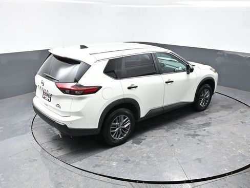 Used 2024 Nissan Rogue S image 38