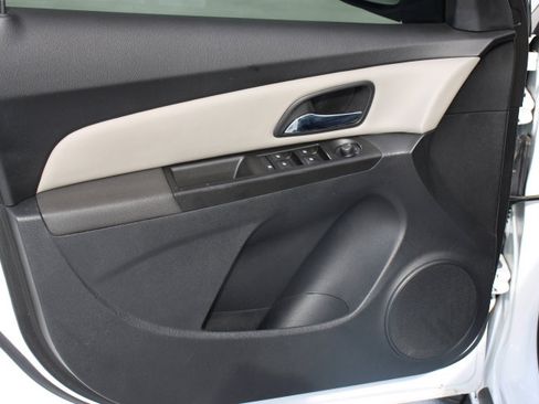 Used 2014 Chevrolet Cruze LS image 10