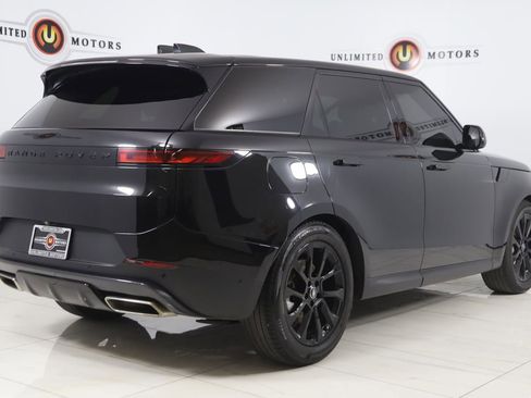 Used 2025 Land Rover Range Rover Sport SE AWD/4WD image 3