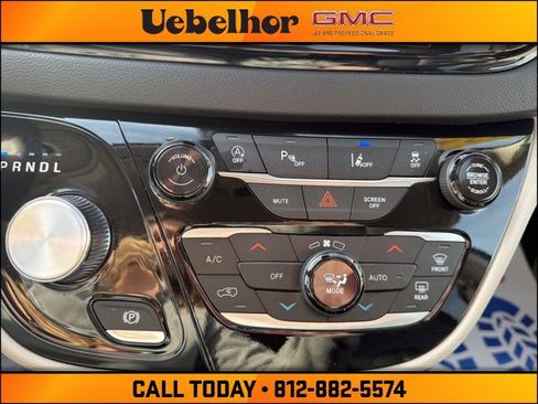 Used 2024 Chrysler Pacifica Touring-L image 26