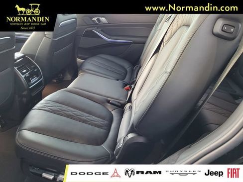 Used 2025 BMW X7 xDrive40i AWD/4WD image 16