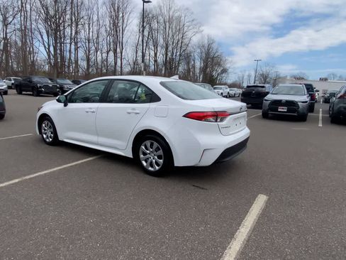 Used 2025 Toyota Corolla LE image 6