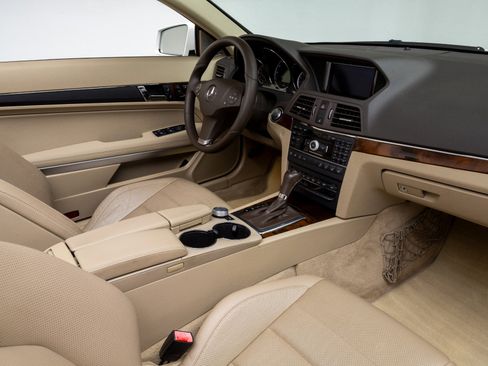 Used 2011 Mercedes-Benz E 550 Cabriolet image 28