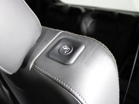 Used 2024 Kia Sorento S image 27