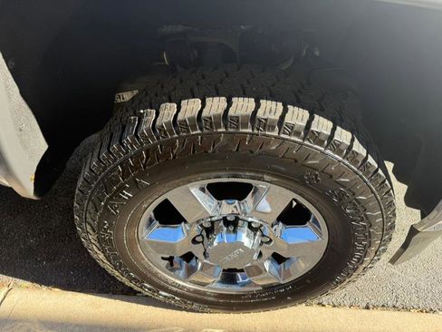 Used 2018 GMC Sierra 2500 SLT w/ Driver Alert Package image 6