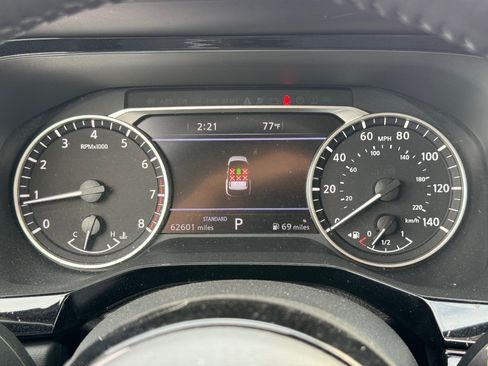 Used 2023 Nissan Pathfinder SL w/ Black Appearance Package FWD image 26