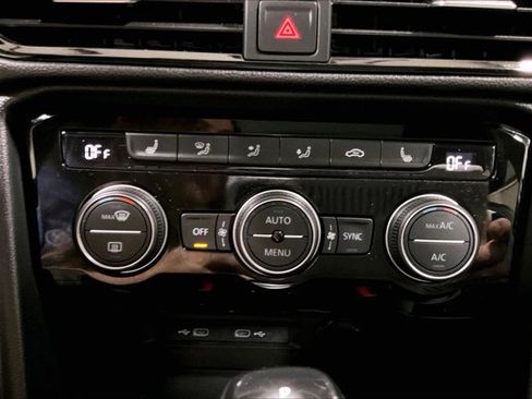 Used 2023 Volkswagen Taos SEL AWD/4WD image 32