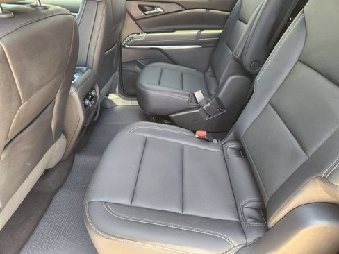 Used 2026 Chevrolet Traverse LT w/ Sun and Wheel Package FWD image 31