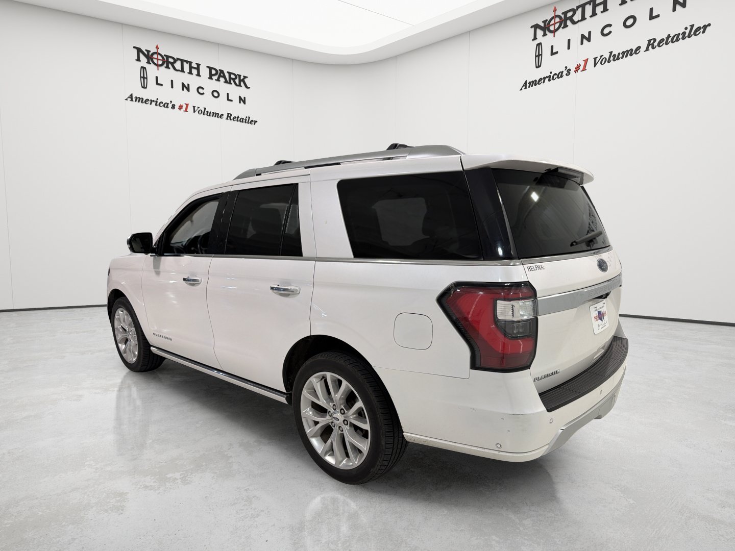 Used 2018 Ford Expedition Platinum RWD image 3