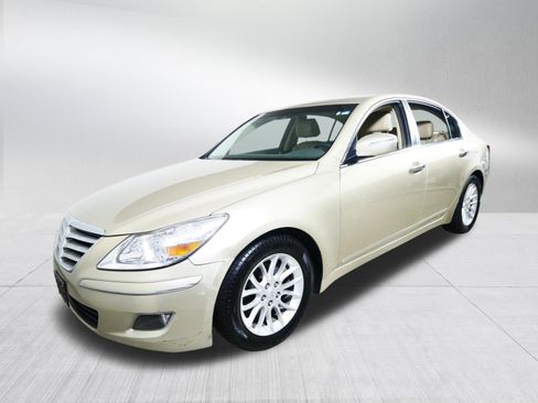 Used 2010 Hyundai Genesis 3.8 image 3