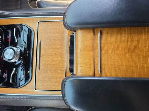 Used 2022 Jeep Grand Wagoneer Series III w/ Rear Seat Video Group 1 AWD/4WD image 21