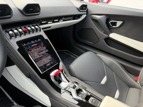 Used 2021 Lamborghini Huracan EVO image 21